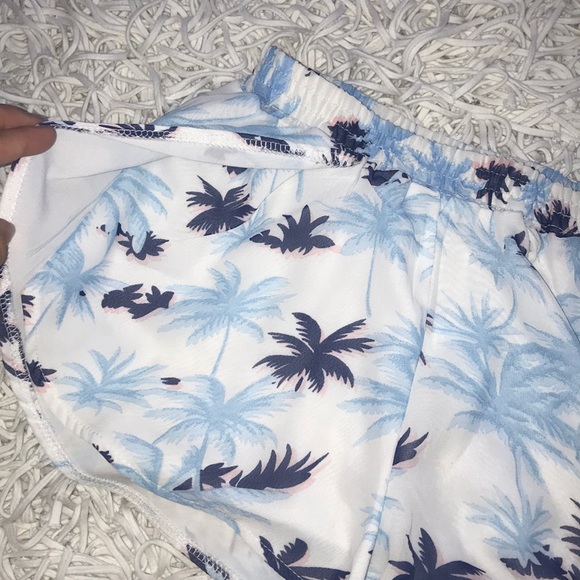 palm tree shorts - Picture 3 of 3